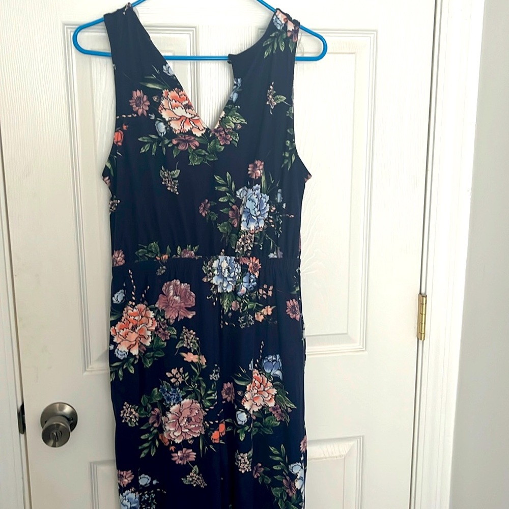 🍀Beautiful sleeveless floral jumpsuit!🍀
